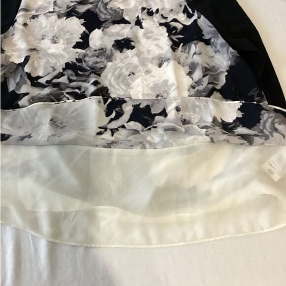 DKNYC Blouse Top Women’s Size Medium Color Black White Floral Pattern - Picture 9 of 10